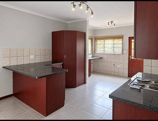3 BEDROOM HOUSE FOR SALE IN THATCHFIELD